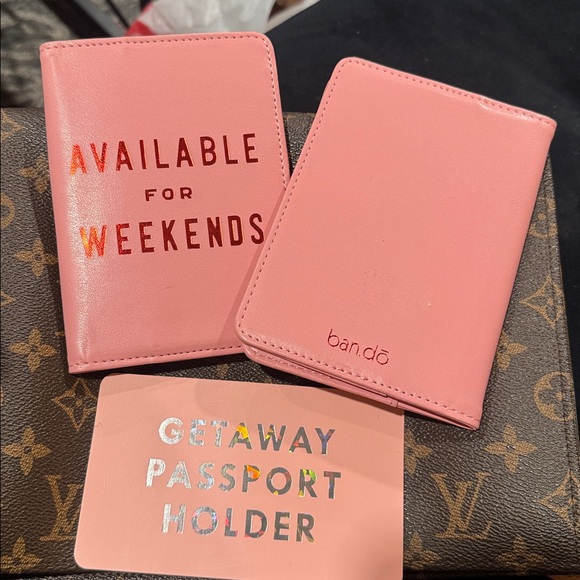 Ban.do | Getaway Passport holder NEW! - Picture 5 of 5